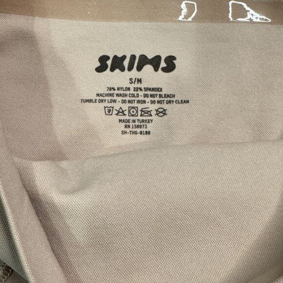 Skims S/M Seamless Sculpt Mid Rise Thong Core Control Ochre Tan NWOT MSRP $34 - Picture 3 of 7
